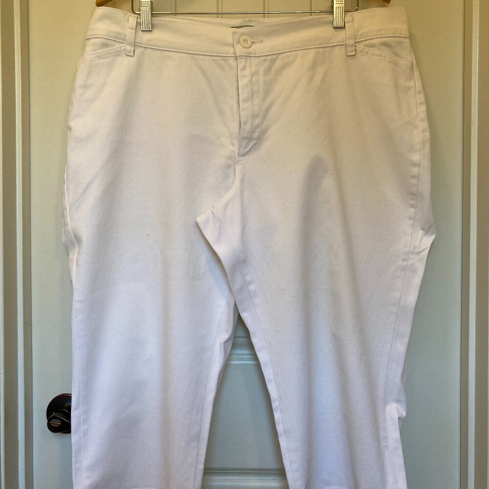 Riders by Lee Easy Care White Capri Pants, Women’s 20M – Stretch Cotton